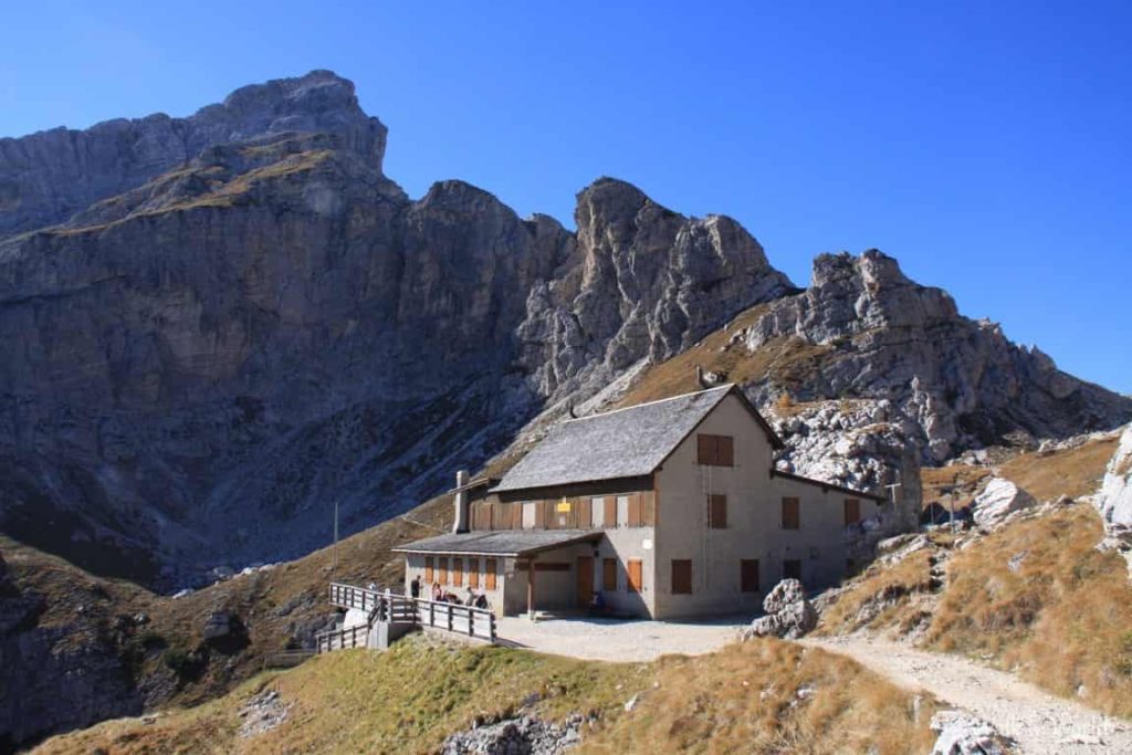 Escursione dal rifugio Palafavera al lago Coldai