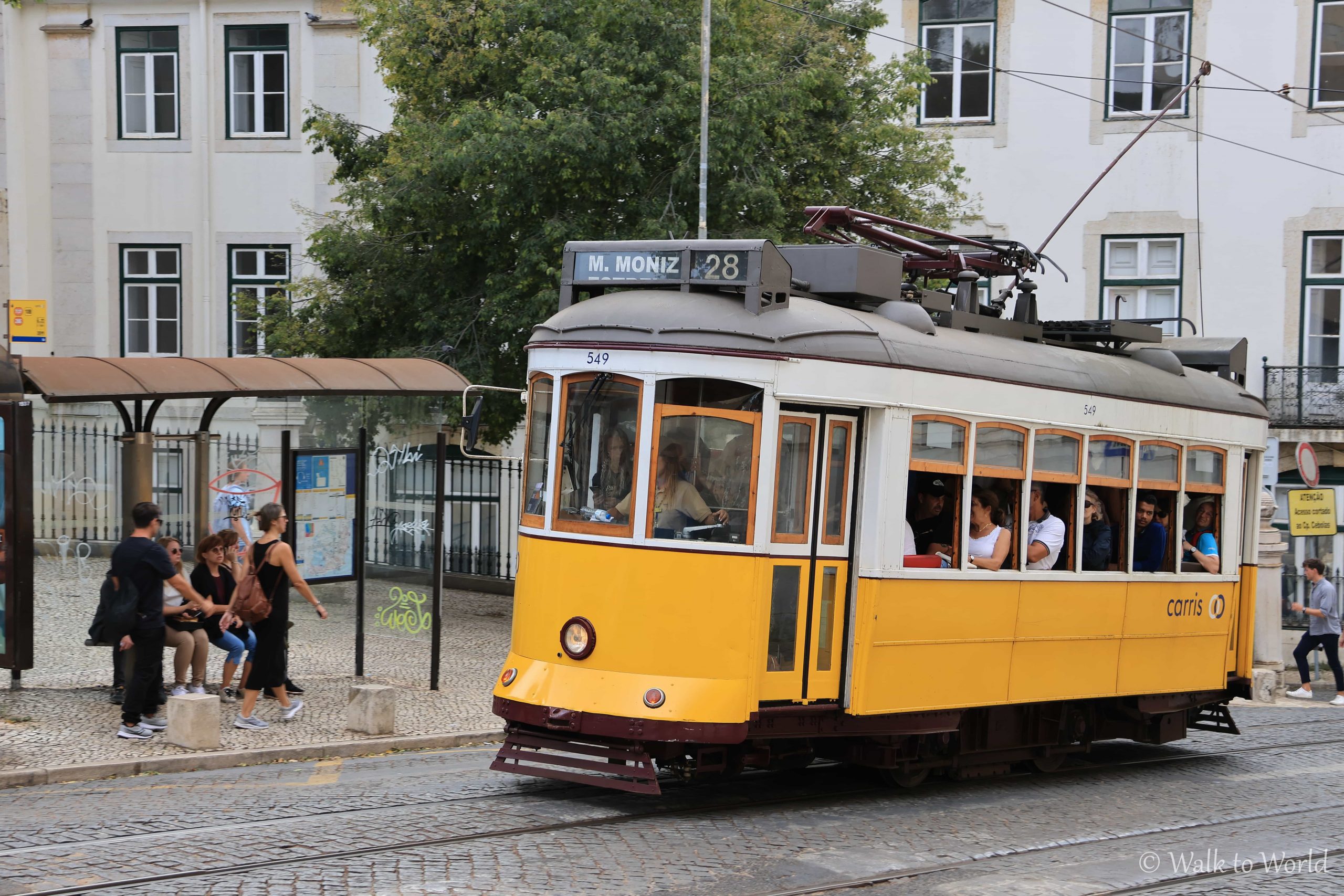 Tram 28 percorso sferragliante nel cuore di Lisbona