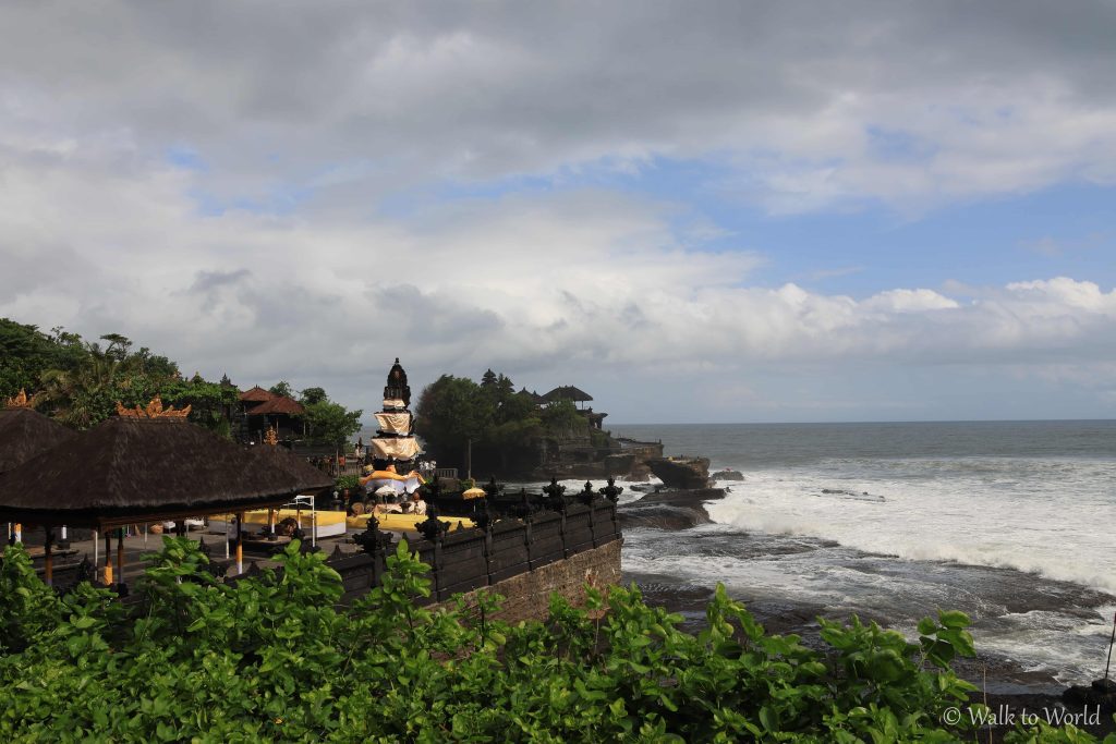 Tanah Lot visitare il tempio sul mare a Bali occidentale