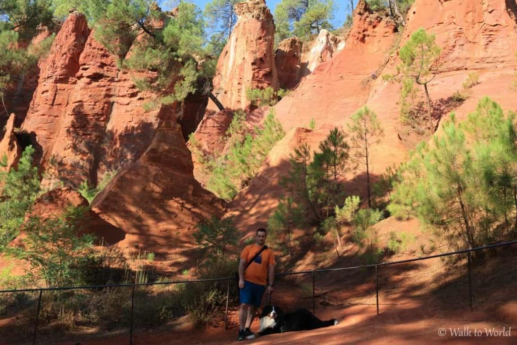 Il Sentiero dell'Ocra a Roussillon con il cane
