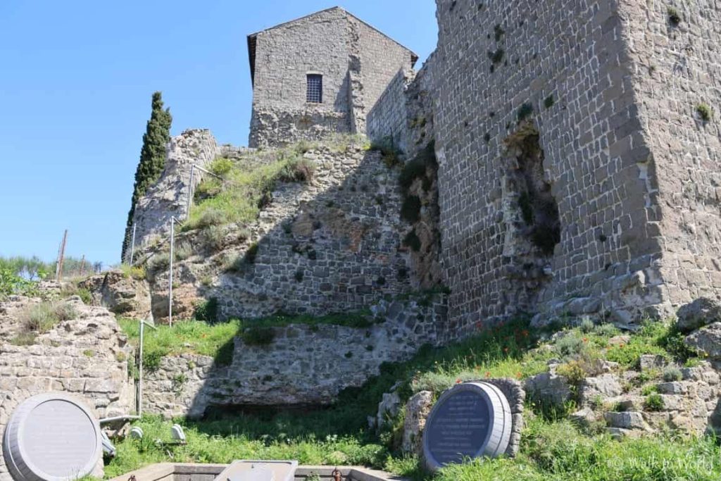 Montefiascone il borgo affacciato sul lago di Bolsena