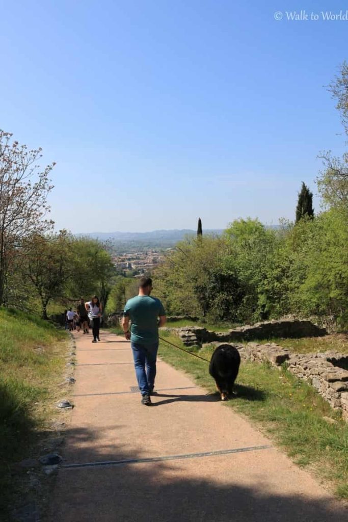 Manerba sentiero alla Rocca con il cane