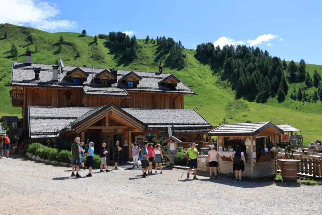 Passeggiata al Rifugio Fuciade con il cane